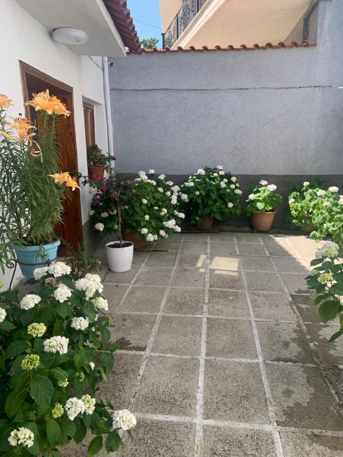 Tradicional Bazaar Home Korce Exterior photo
