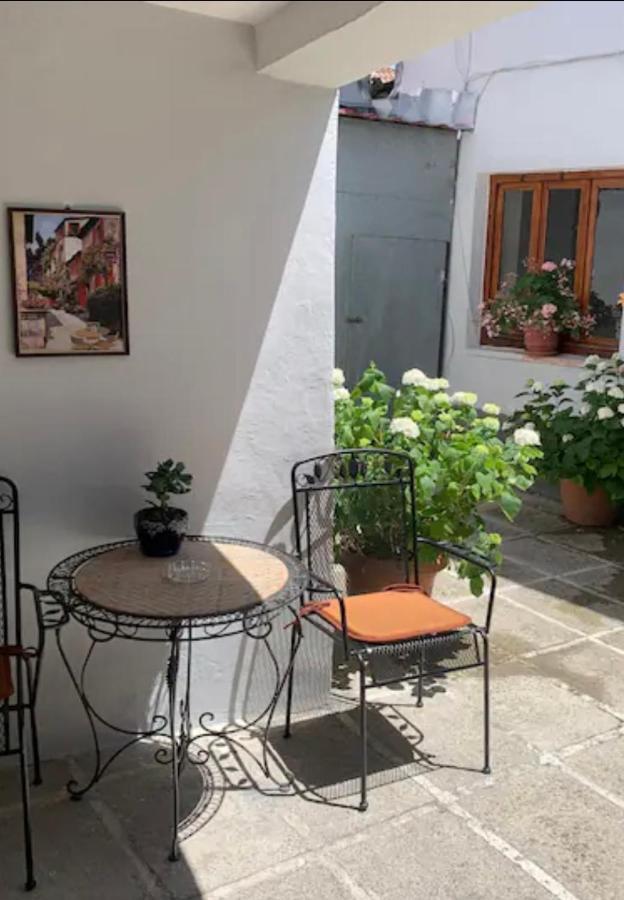 Tradicional Bazaar Home Korce Exterior photo